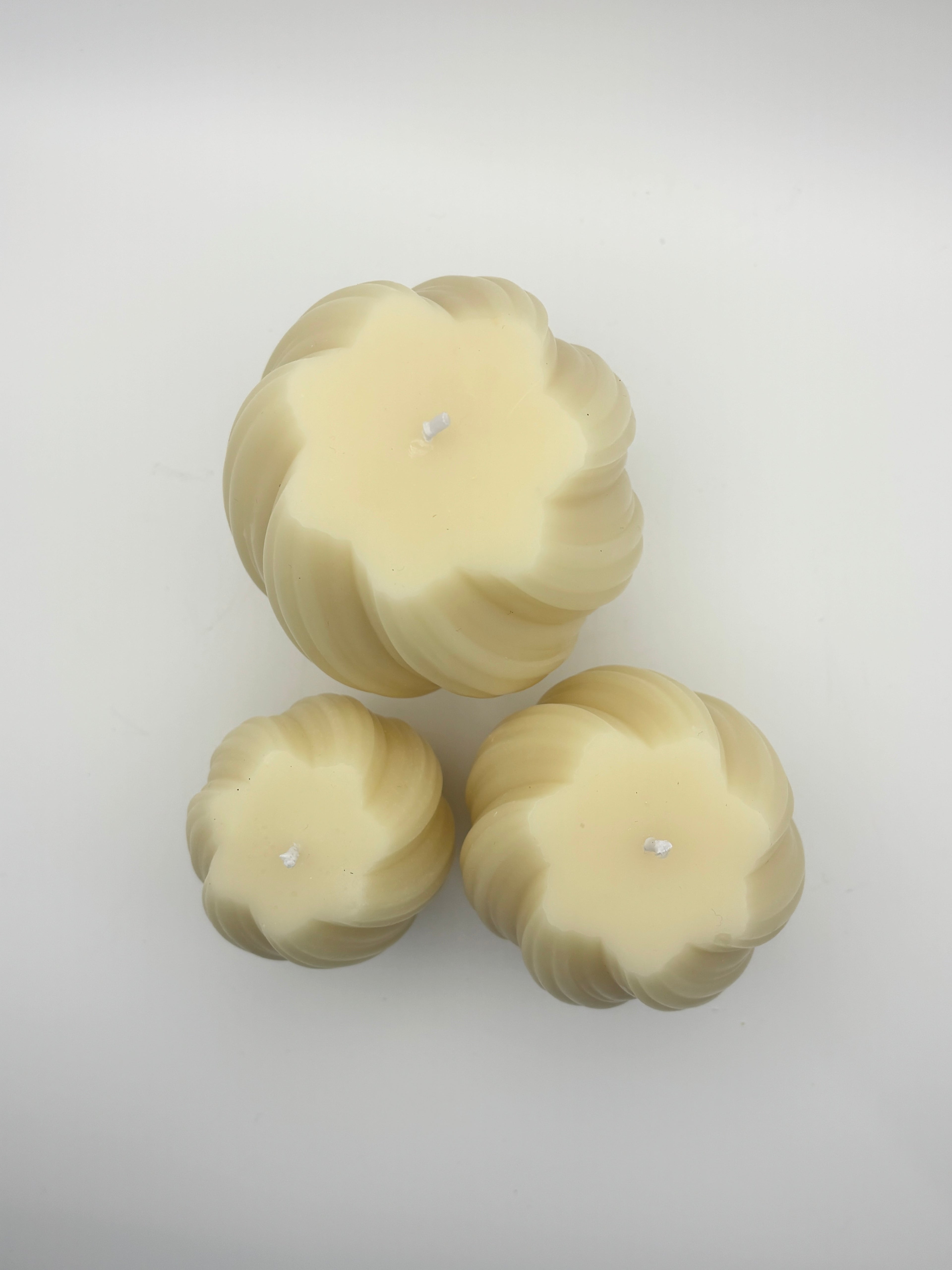 swirl beeswax candle