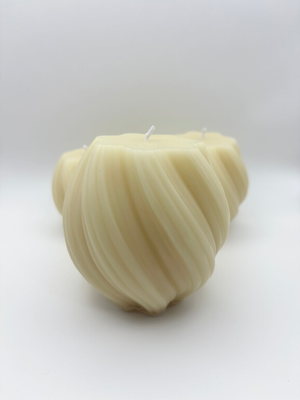 swirl beeswax candle